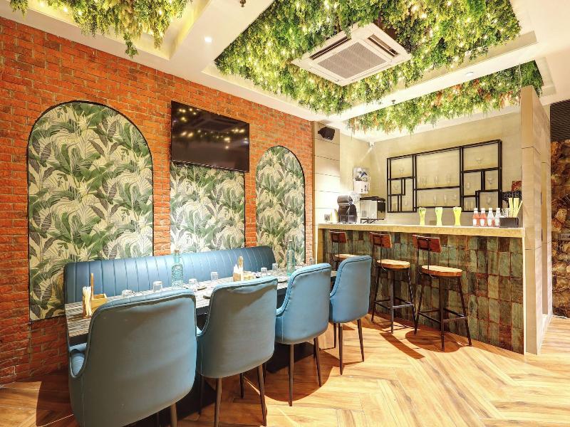 Hotel Uptown By La Exito Hotels image