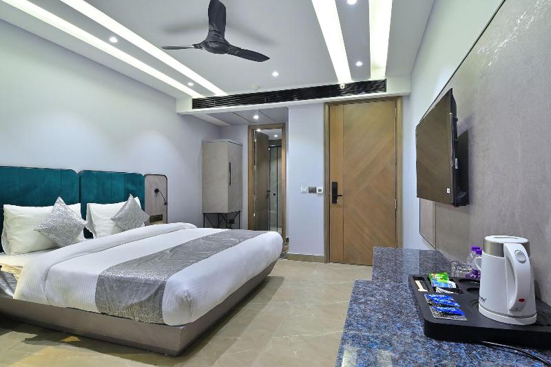 Hotel Uptown By La Exito Hotels image