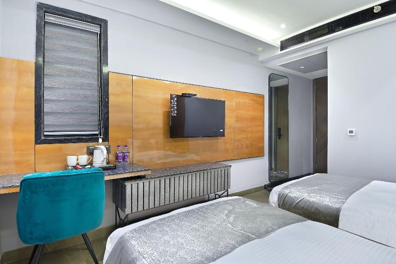 Hotel Uptown By La Exito Hotels image