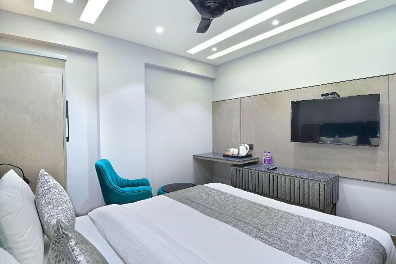 Hotel Uptown By La Exito Hotels image