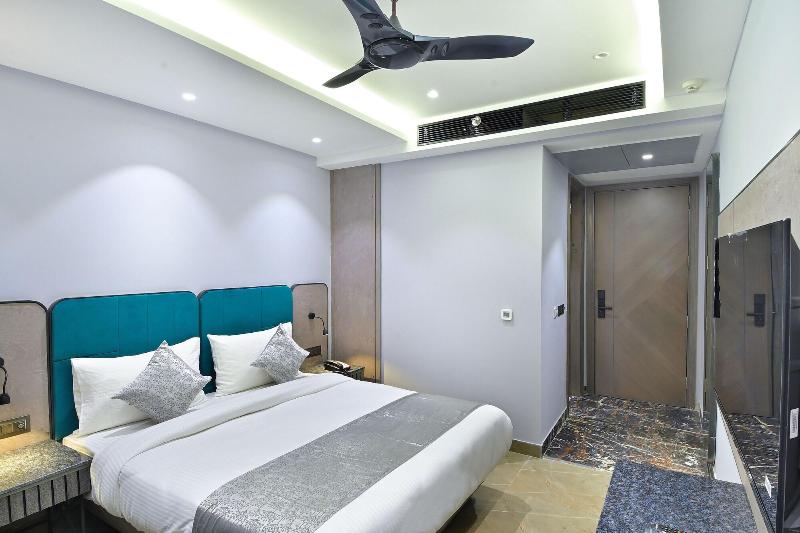 Hotel Uptown By La Exito Hotels image