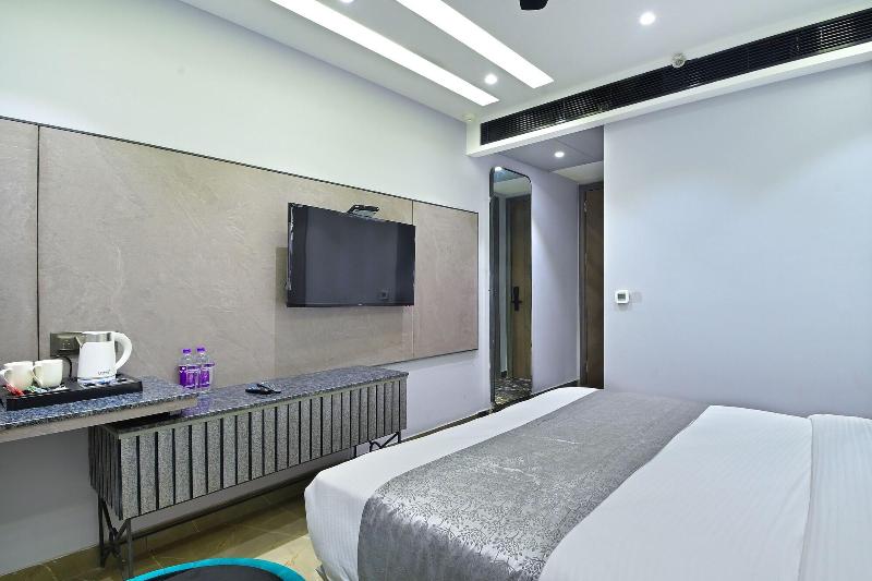 Hotel Uptown By La Exito Hotels image
