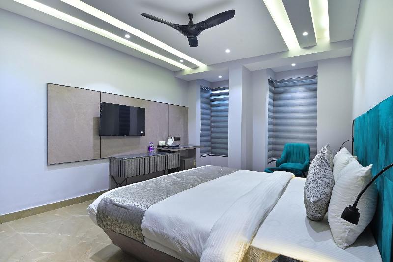 Hotel Uptown By La Exito Hotels image