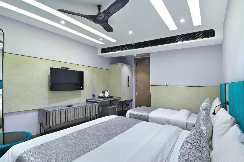 Hotel Uptown By La Exito Hotels image