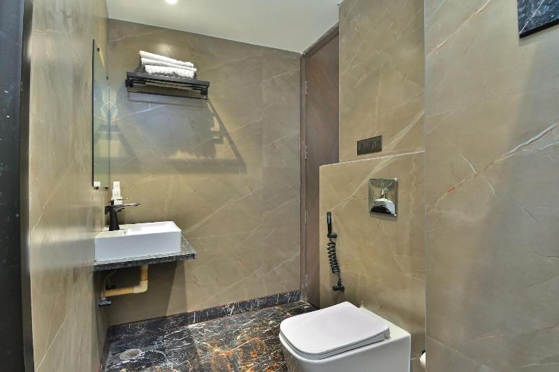 Hotel Uptown By La Exito Hotels image