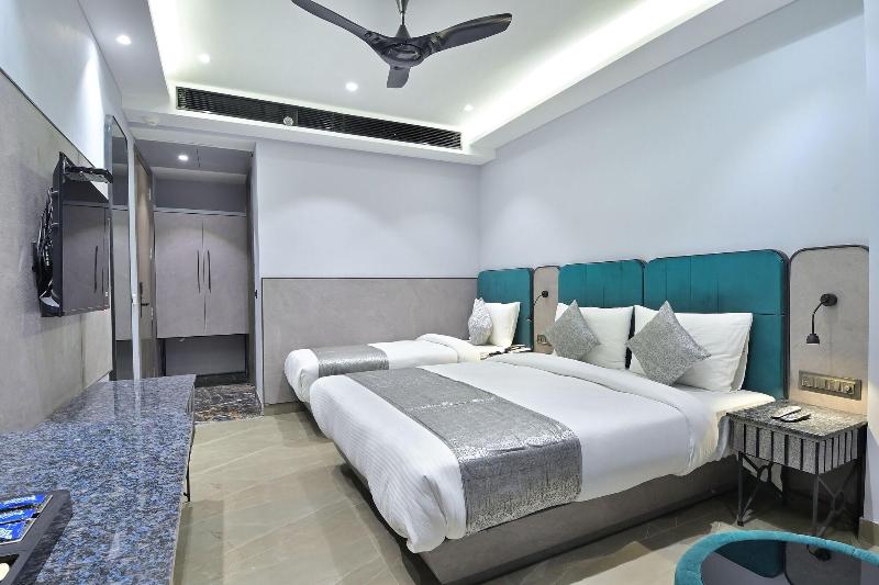 Hotel Uptown By La Exito Hotels image