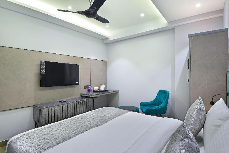 Hotel Uptown By La Exito Hotels image