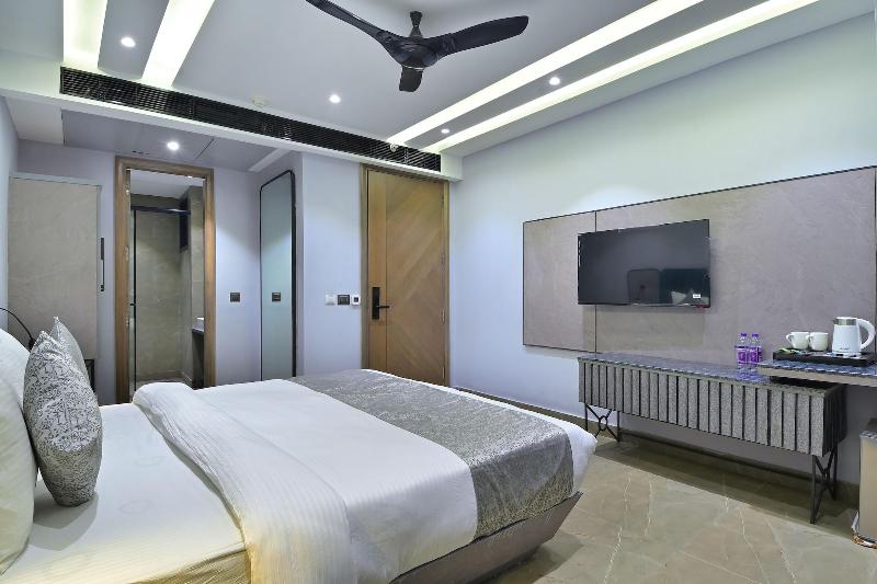 Hotel Uptown By La Exito Hotels image