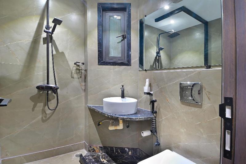 Hotel Uptown By La Exito Hotels image