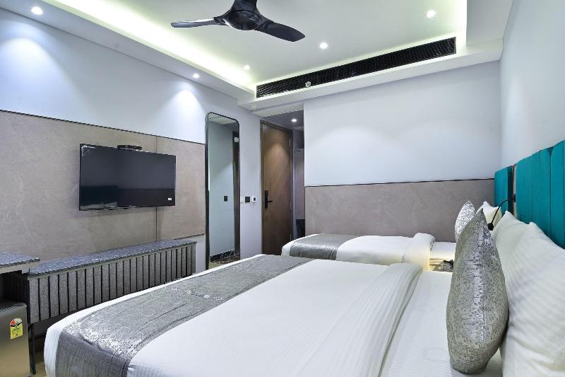 Hotel Uptown By La Exito Hotels image