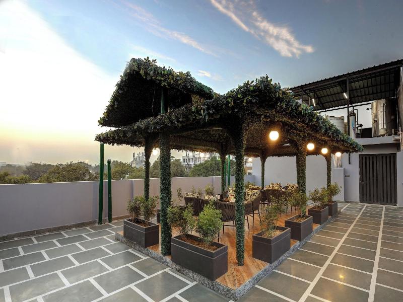 Hotel Uptown By La Exito Hotels image