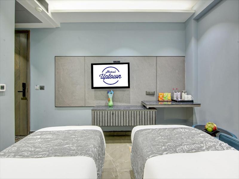Hotel Uptown By La Exito Hotels image