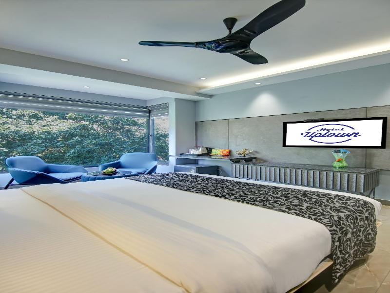 Hotel Uptown By La Exito Hotels image