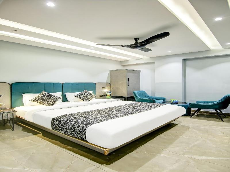 Hotel Uptown By La Exito Hotels image