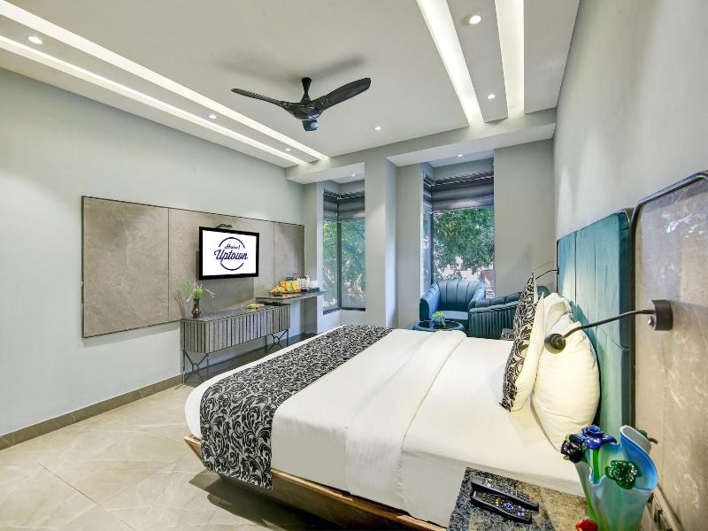 Hotel Uptown By La Exito Hotels image