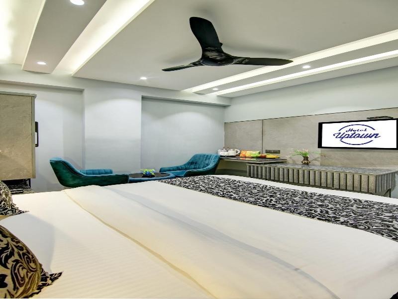 Hotel Uptown By La Exito Hotels image