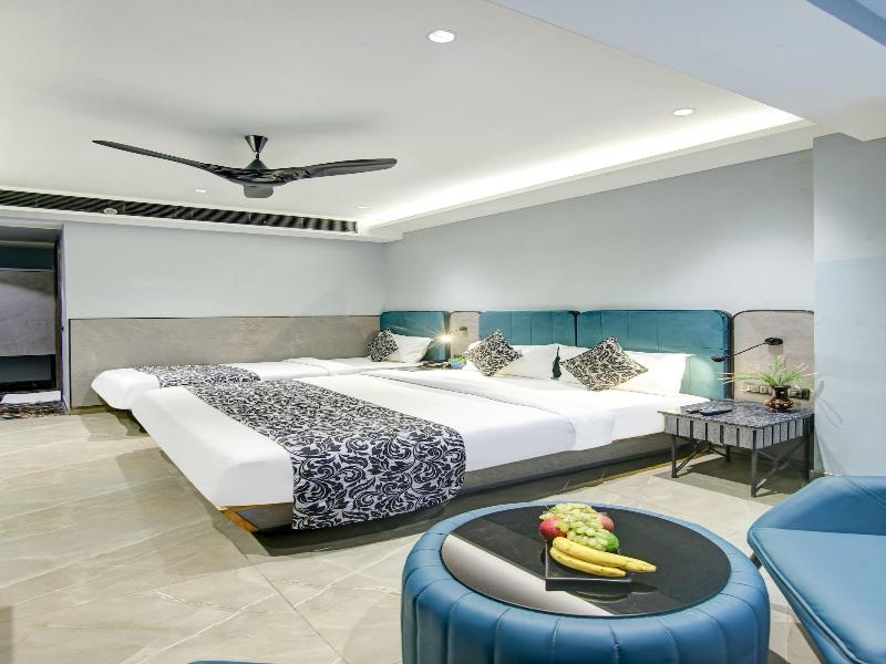Hotel Uptown By La Exito Hotels image