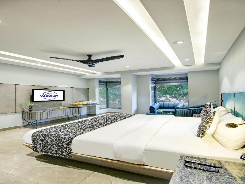 Hotel Uptown By La Exito Hotels image