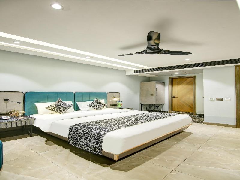 Hotel Uptown By La Exito Hotels image