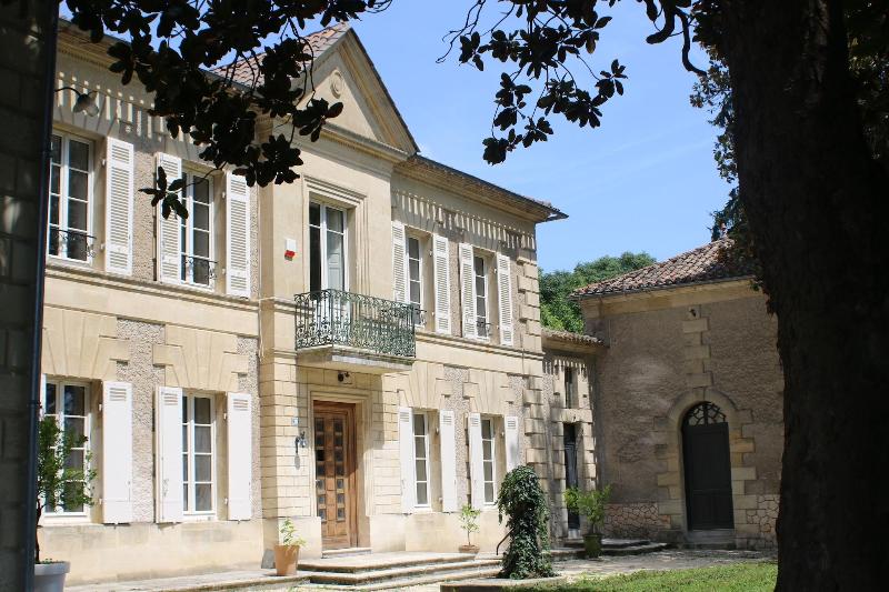 Malis Casta Ra Le Petit Cha Teau image