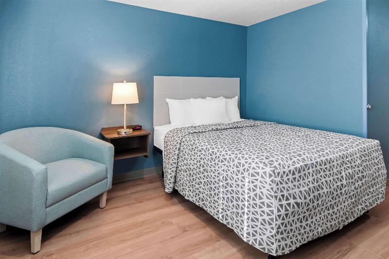 Woodspring Suites Waco South image