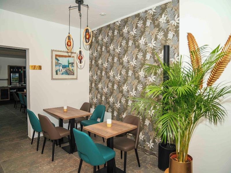 Central Hotel Lounge Adult Only image
