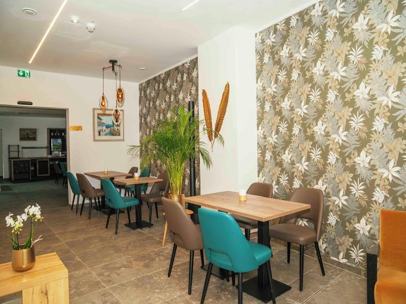 Central Hotel Lounge Adult Only image