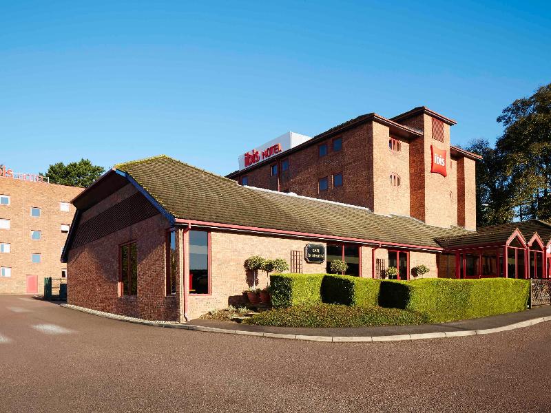 Ibis London Luton Airport image
