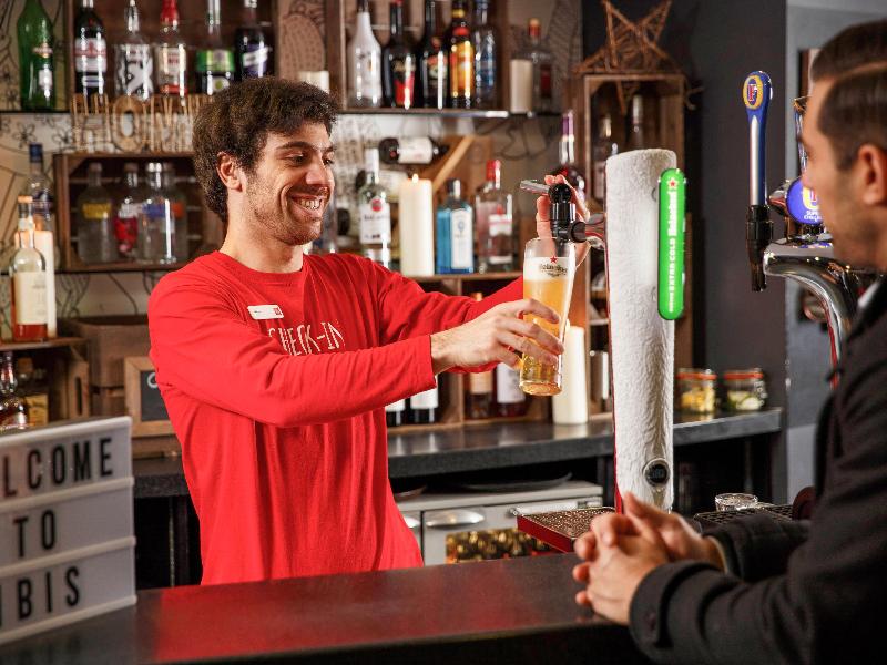 Ibis London Luton Airport image