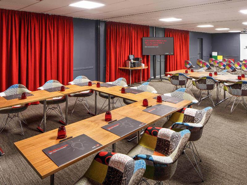 Ibis London Luton Airport image