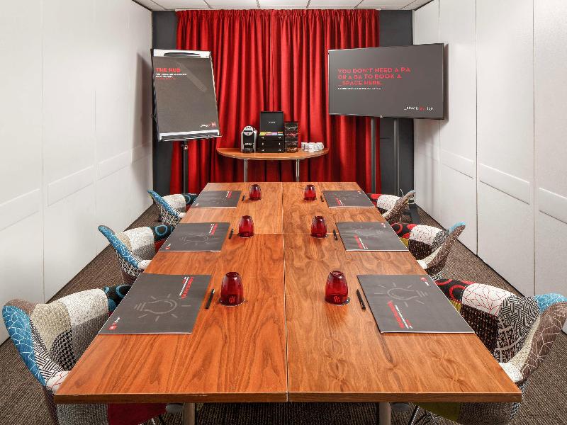 Ibis London Luton Airport image
