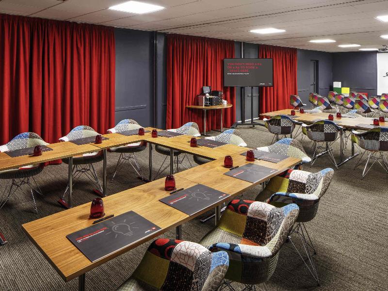 Ibis London Luton Airport image