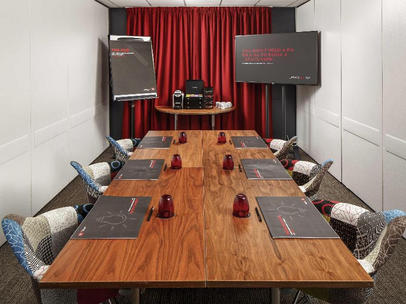Ibis London Luton Airport image