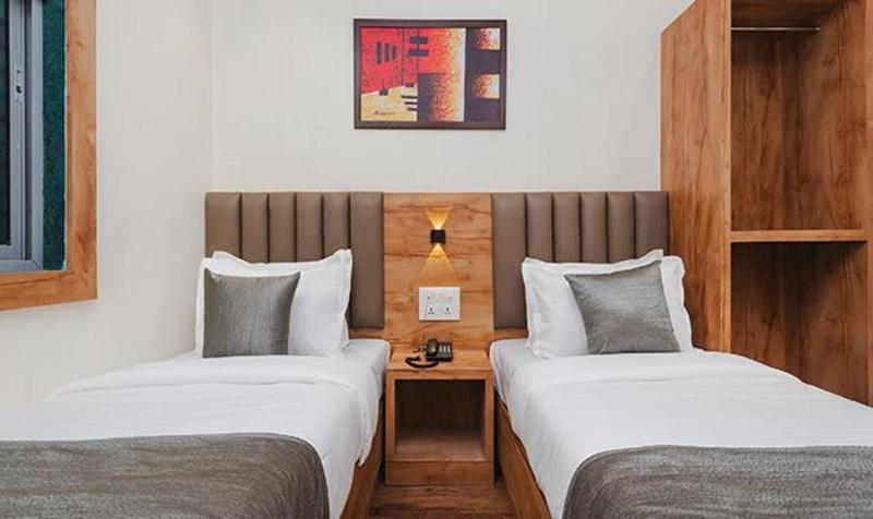 Fabhotel Airport Palace image