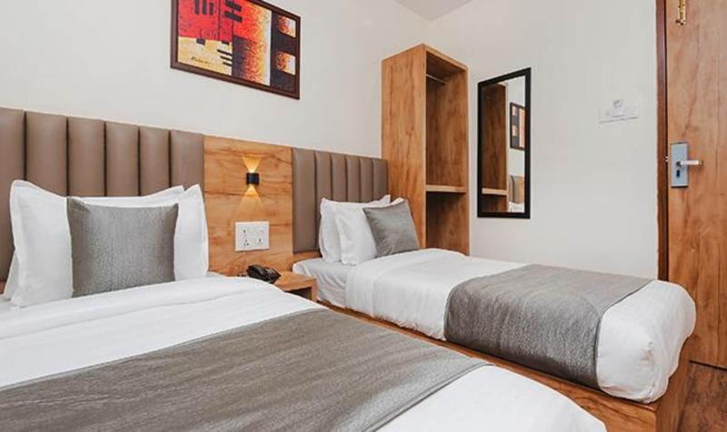 Fabhotel Airport Palace image