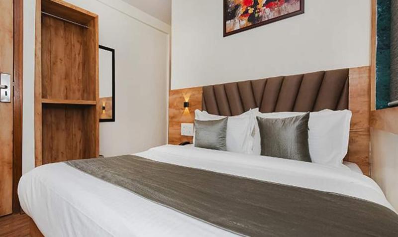 Fabhotel Airport Palace image