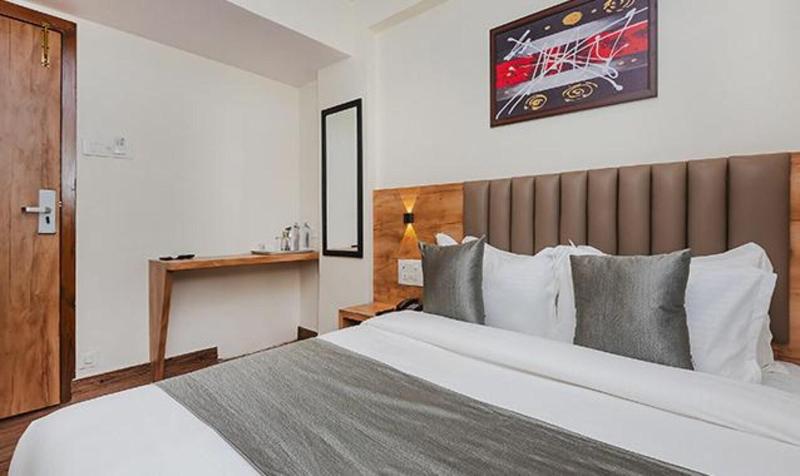 Fabhotel Airport Palace image