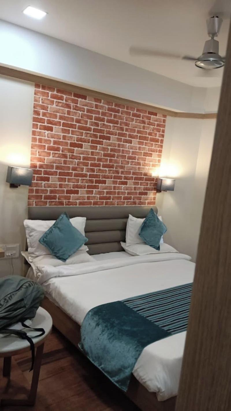 Hotel Everland Rajkot image
