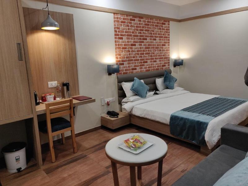 Hotel Everland Rajkot image