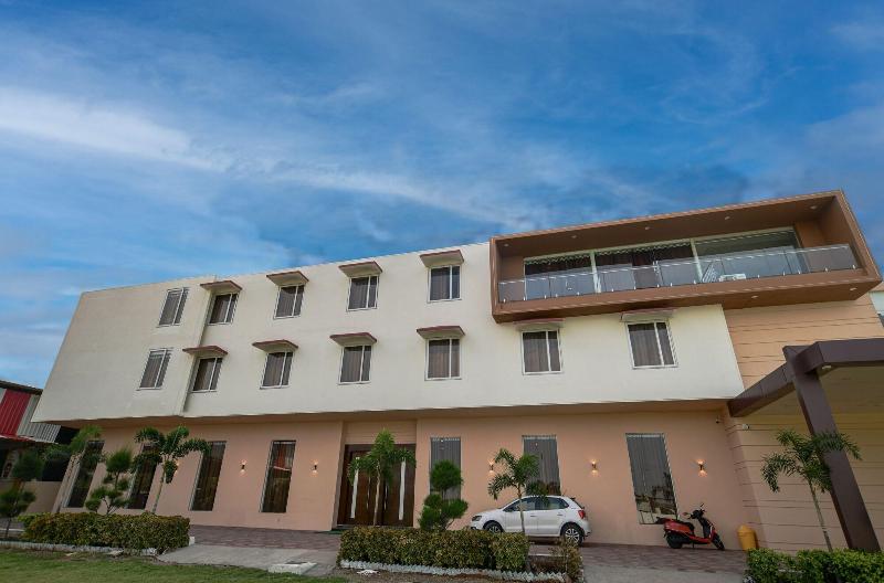 Hotel Radhe Krishna Resort — general view