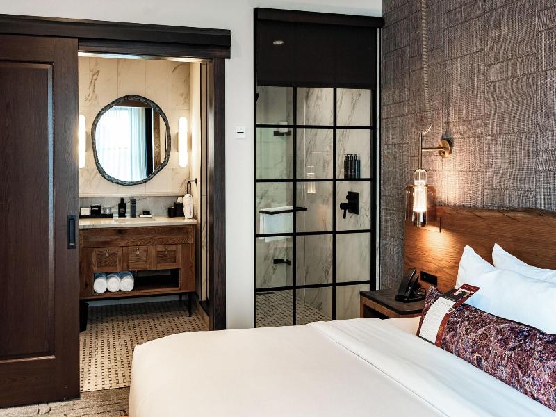 Hotel Renegade image
