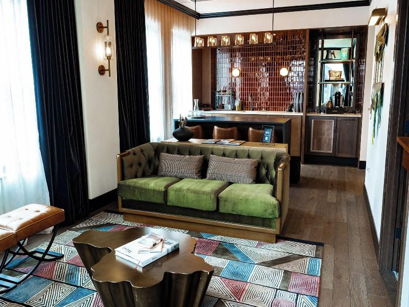 Hotel Renegade image
