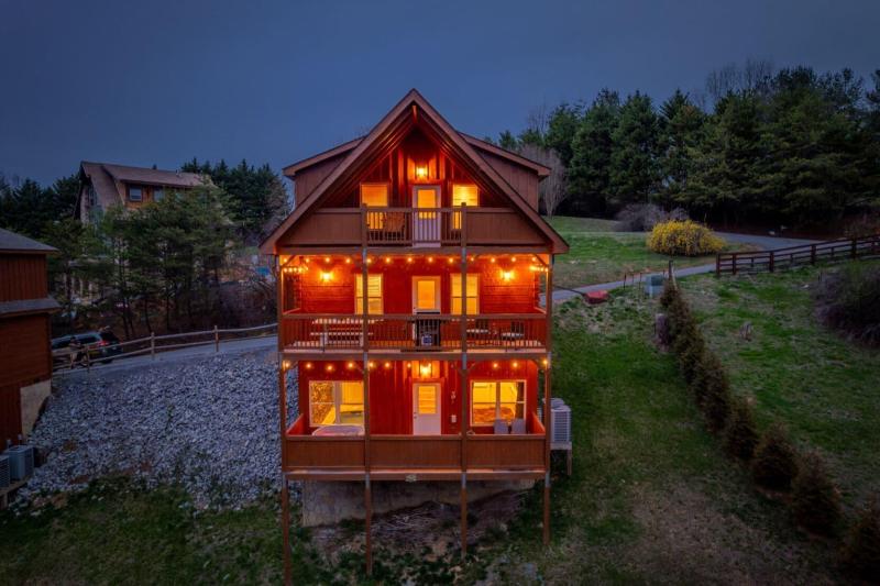 Rustic Mountain Retreat By Ghosal Luxury Lodging