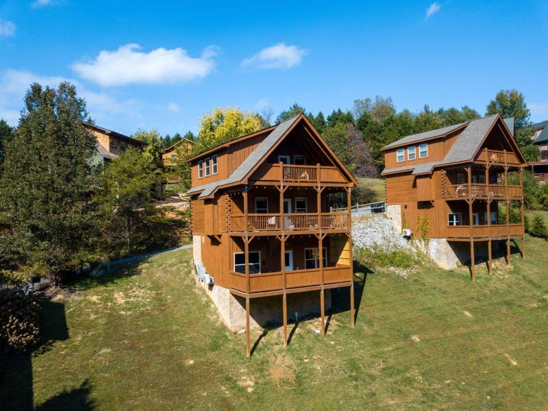 Rustic Mountain Retreat By Ghosal Luxury Lodging