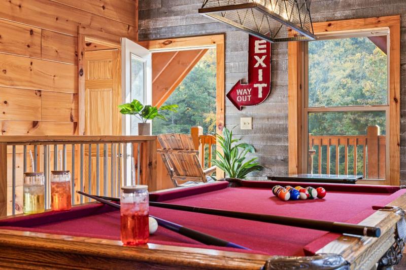 Rustic Mountain Retreat By Ghosal Luxury Lodging