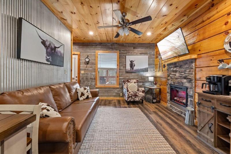 Rustic Mountain Retreat By Ghosal Luxury Lodging — photo 43