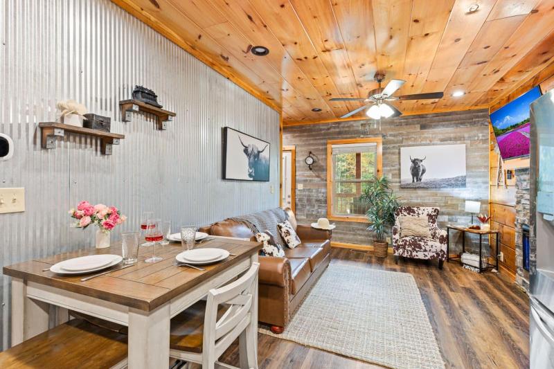 Rustic Mountain Retreat By Ghosal Luxury Lodging — photo 12