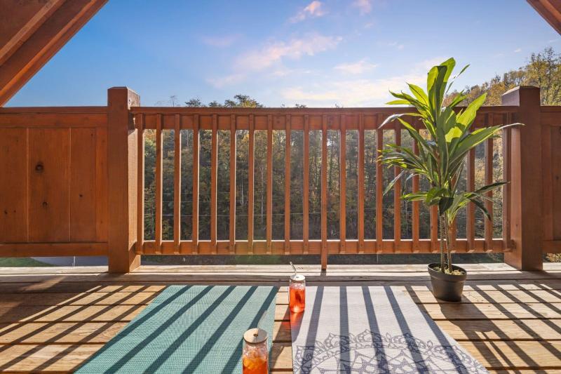 Rustic Mountain Retreat By Ghosal Luxury Lodging — photo 2