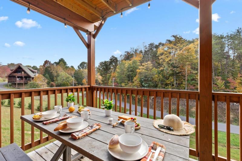Rustic Mountain Retreat By Ghosal Luxury Lodging — photo 24