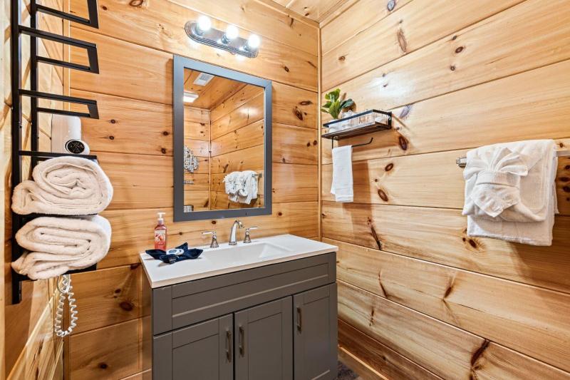 Rustic Mountain Retreat By Ghosal Luxury Lodging — photo 48